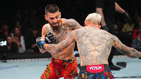 Ilia Topuria vs Charles Oliveira