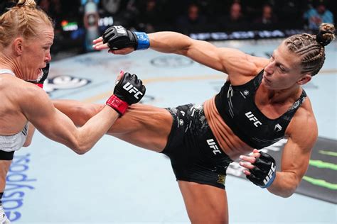 Kayla Harrison submits Holly Holm at UFC 300