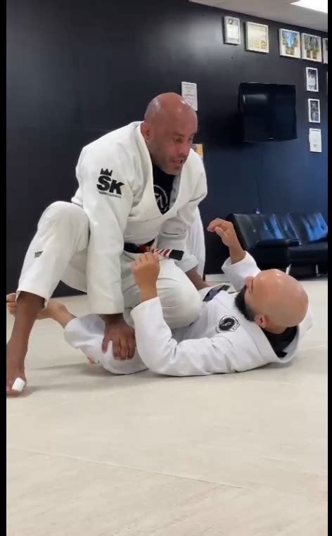 Knee Cut Pass