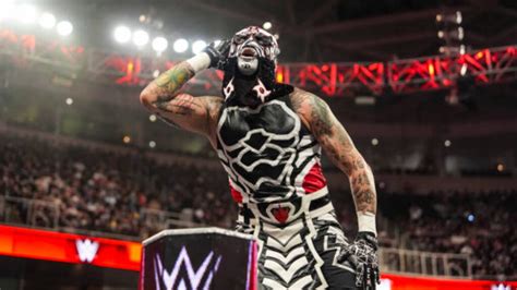 Pentagón Jr. in action